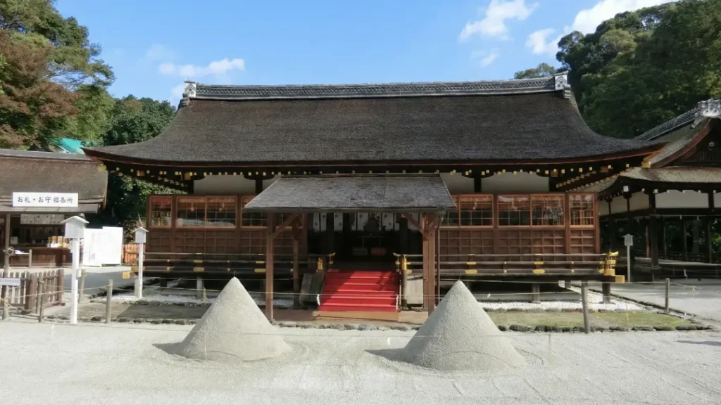 上賀茂神社 細殿と立砂