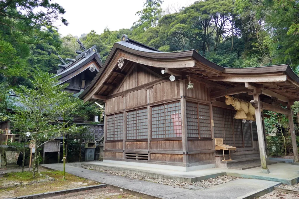 阿須伎神社 拝殿と本殿