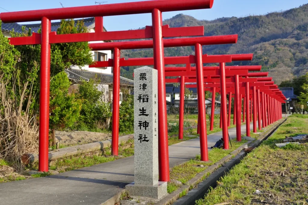粟津稲生神社 鳥居と社号標