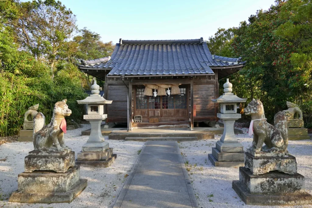 粟津稲生神社 境内と社殿