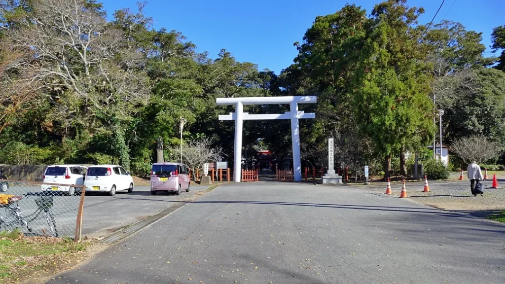 息栖神社 二の鳥居と駐車場