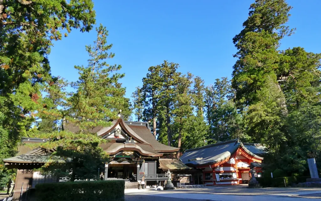 香取神宮 拝殿前の境内